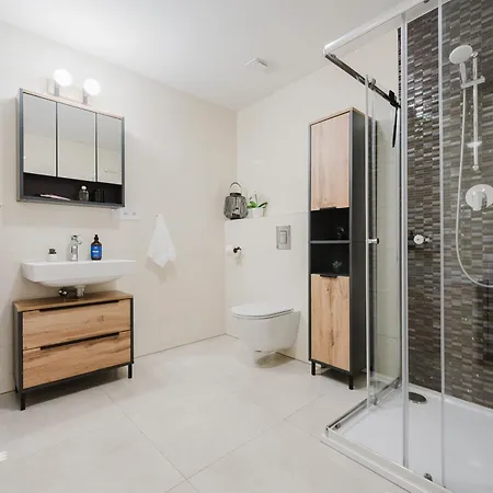 Days - 1bdr - Work Space - Easy Access Appartamento Praga