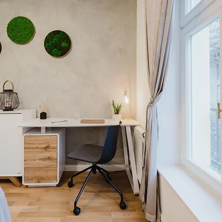 Days - 1bdr - Work Space - Easy Access Appartamento Praga