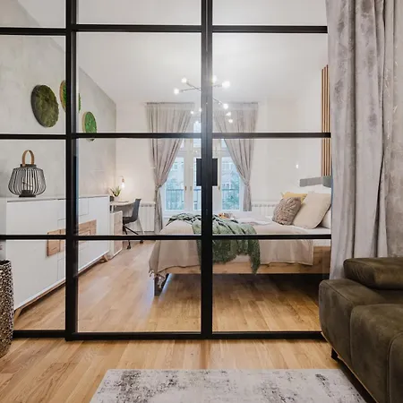Days - One-bedroom With Work Space And Easy Access Apartment