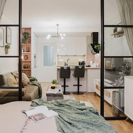 Apartment Days - One-bedroom With Work Space And Easy Access