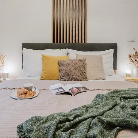 Days - One-bedroom With Work Space And Easy Access *