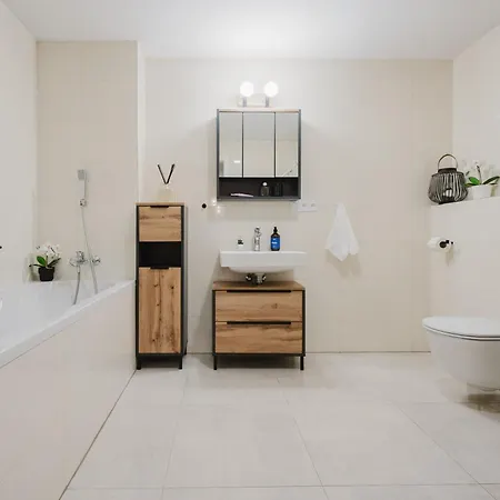 Days - 1bdr - Work Space - Easy Access Appartamento Praga